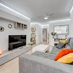 Parrot Apartment *